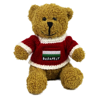 MACI ZÁSZLÓS PULCSIS Budapest felirattal, piros pulcsiban